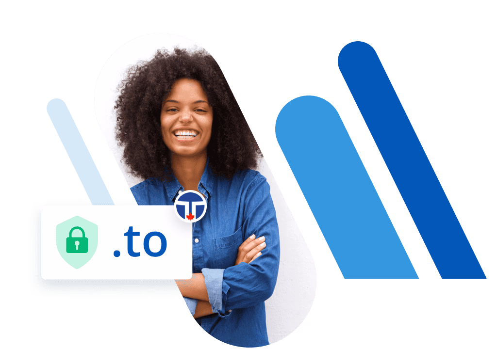 Dunkelhaarige Frau mit verschränkten Armen, die lächelt